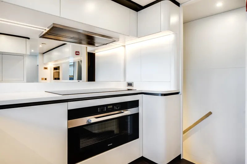 Slide: The Image of Azimut Magellano 30M 2026 - 90
