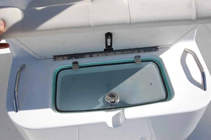 Slide: The Image of Livewell compartment on a 2025 Cape Horn 32 XS boat. - 5