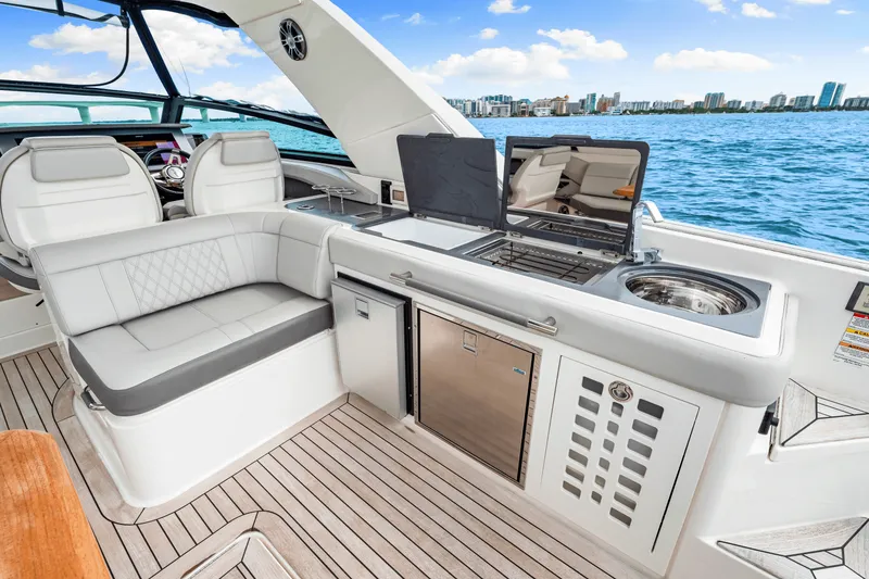 Slide: The Image of Sea Ray SLX 400 OB 2020 - 35