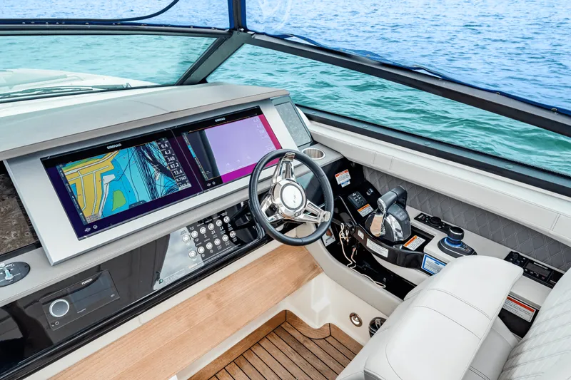 Slide: The Image of Sea Ray SLX 400 OB 2020 - 38