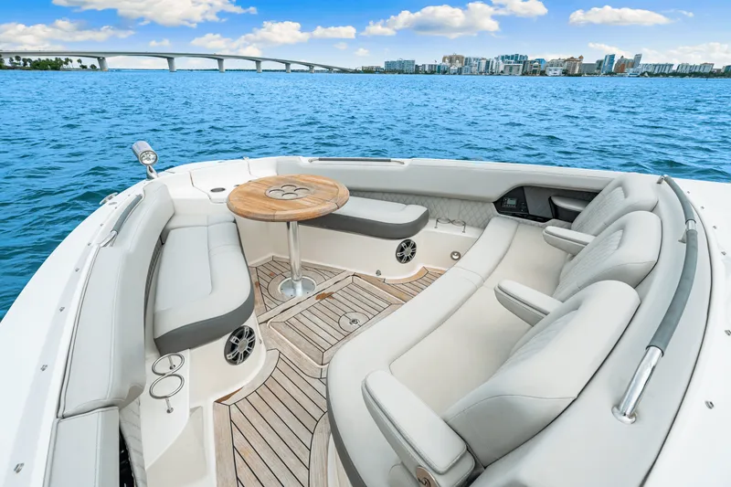 Slide: The Image of Sea Ray SLX 400 OB 2020 - 40