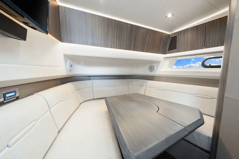 Slide: The Image of Sea Ray SLX 400 OB 2020 - 45