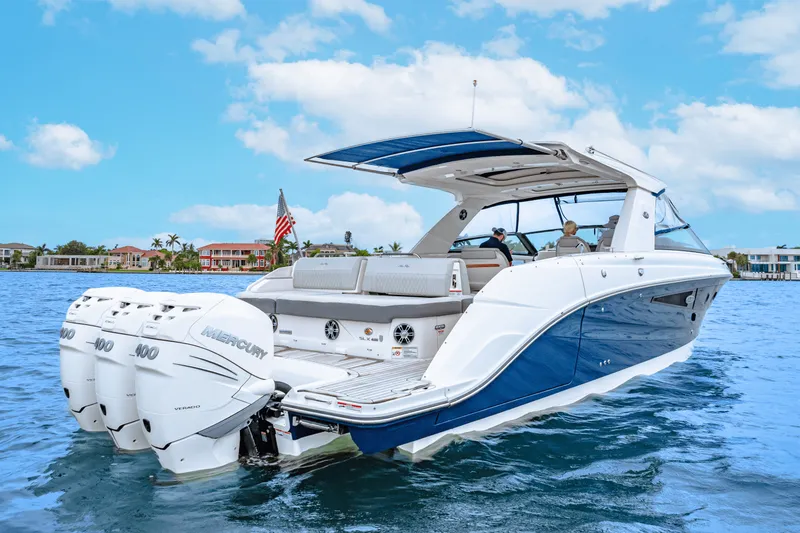 Slide: The Image of Sea Ray SLX 400 OB 2020 - 5