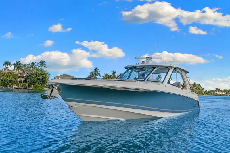Slide: The Image of Boston Whaler 380 Realm 2026 - 6
