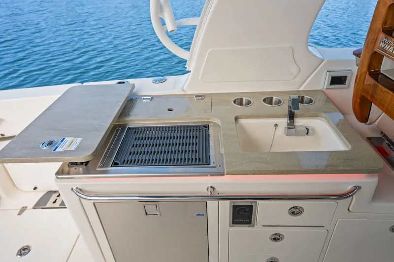 Slide: The Image of Boston Whaler 380 Realm 2026 - 47