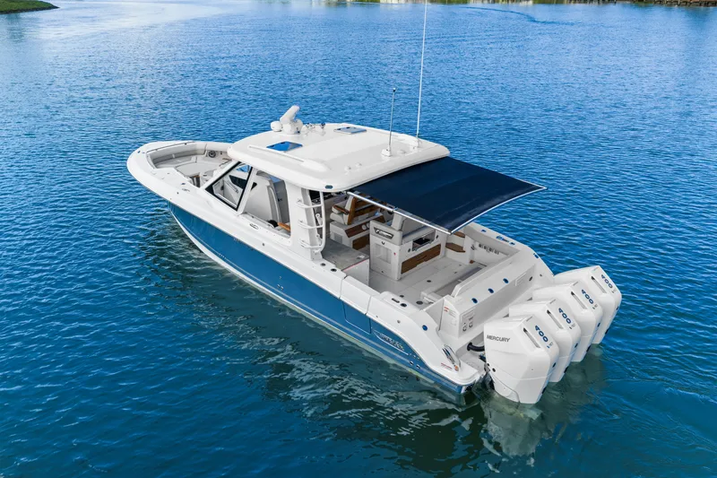 Slide: The Image of Boston Whaler 380 Realm 2026 - 12