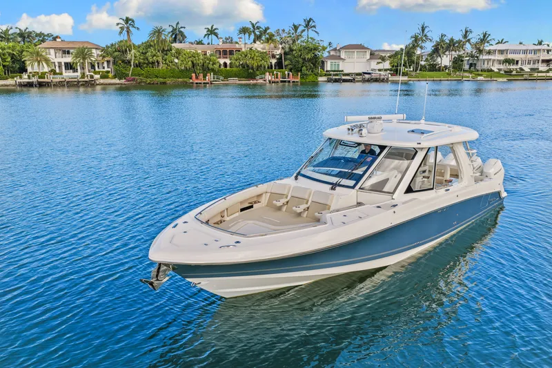 Slide: The Image of Boston Whaler 380 Realm 2026 - 2