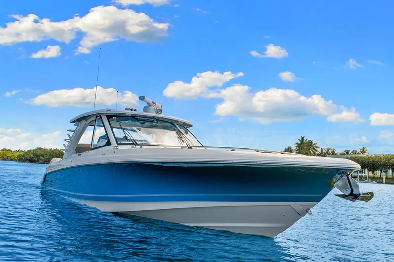 Slide: The Image of Boston Whaler 380 Realm 2026 - 8