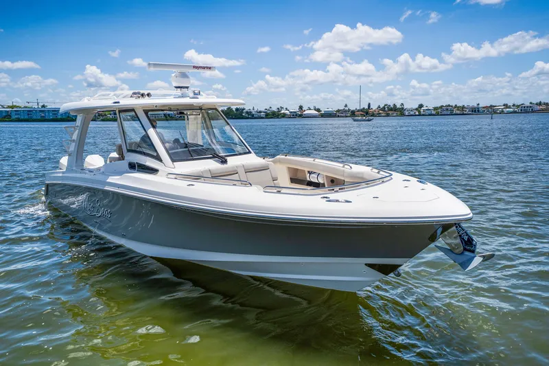 Slide: The Image of Boston Whaler 350 REALM 2022 - 1