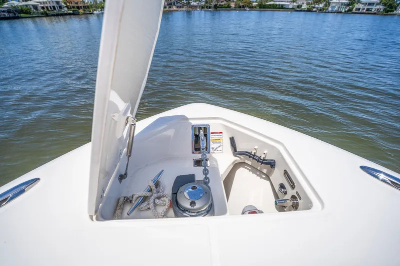 Slide: The Image of Boston Whaler 350 REALM 2022 - 13
