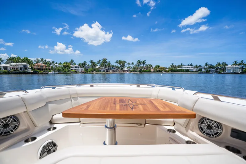 Slide: The Image of Boston Whaler 350 REALM 2022 - 16