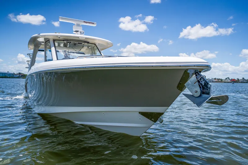 Slide: The Image of Boston Whaler 350 REALM 2022 - 2