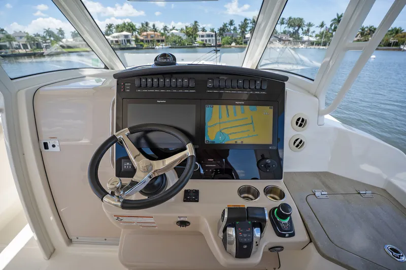 Slide: The Image of Boston Whaler 350 REALM 2022 - 20