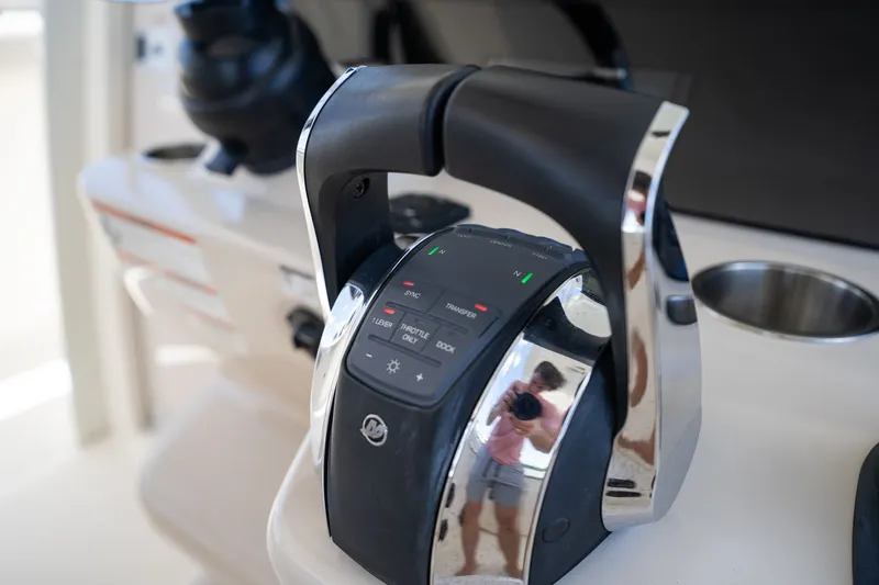 Slide: The Image of Boston Whaler 350 REALM 2022 - 22