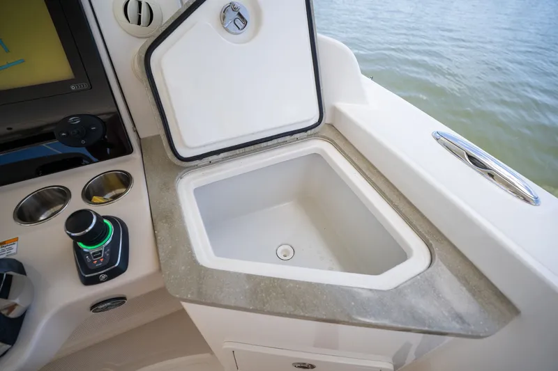 Slide: The Image of Boston Whaler 350 REALM 2022 - 24