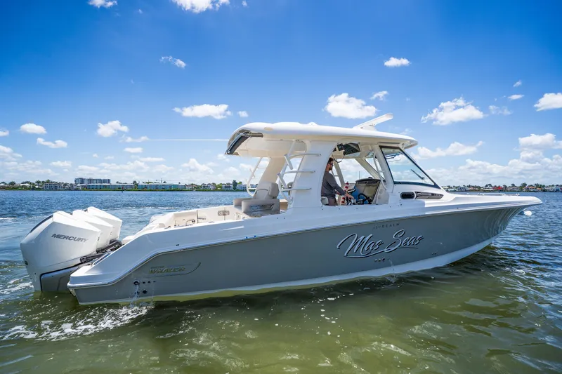 Slide: The Image of Boston Whaler 350 REALM 2022 - 3