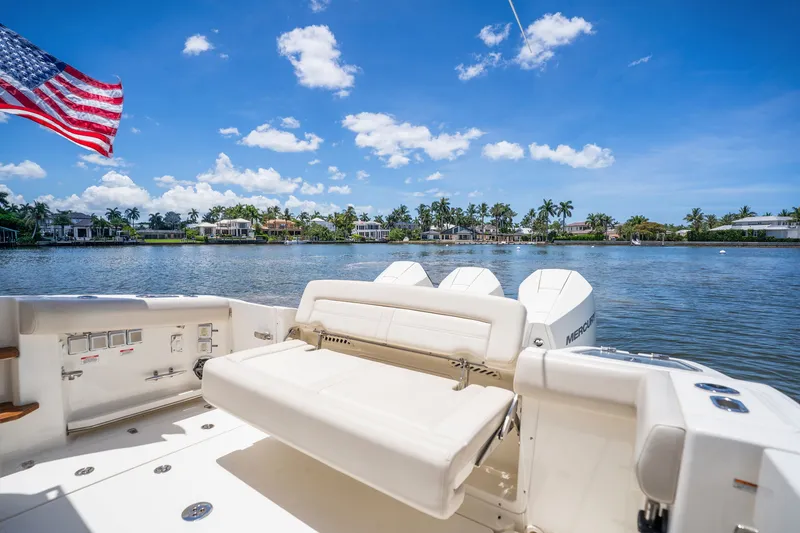 Slide: The Image of Boston Whaler 350 REALM 2022 - 36