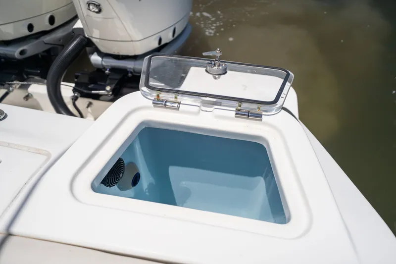 Slide: The Image of Boston Whaler 350 REALM 2022 - 39