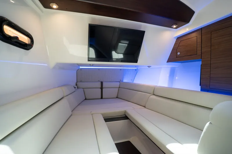 Slide: The Image of Boston Whaler 350 REALM 2022 - 42