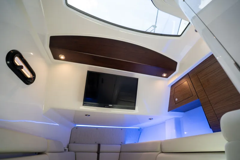 Slide: The Image of Boston Whaler 350 REALM 2022 - 43