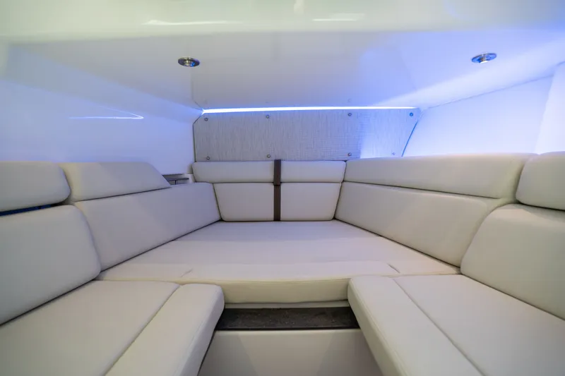 Slide: The Image of Boston Whaler 350 REALM 2022 - 44