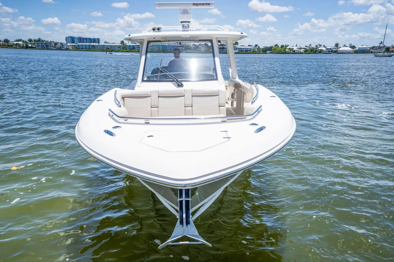 Slide: The Image of Boston Whaler 350 REALM 2022 - 5