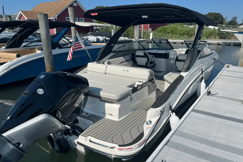 Slide: The Image of Sea Ray SLX 260 Outboard 2025 - 10