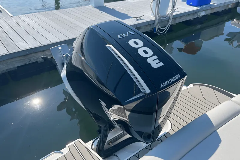 Slide: The Image of Sea Ray SLX 260 Outboard 2025 - 11