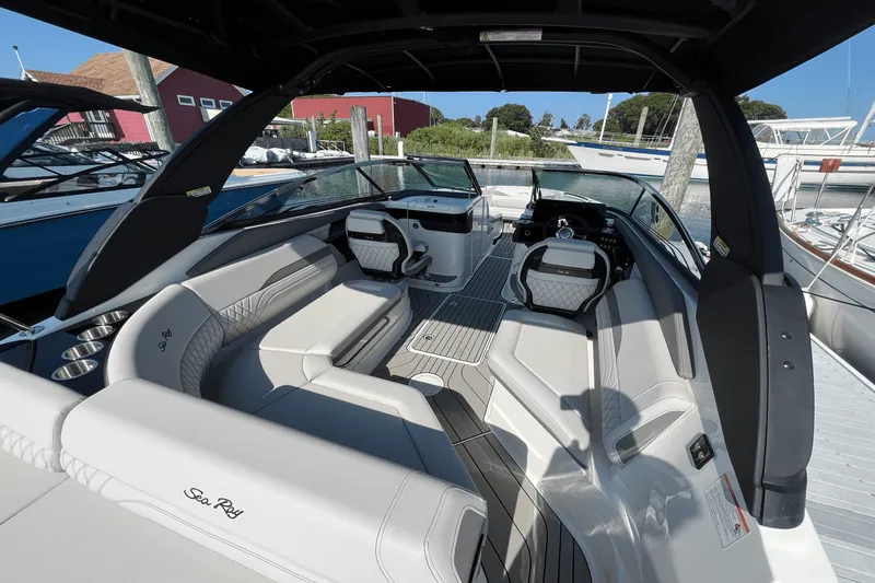 Slide: The Image of Sea Ray SLX 260 Outboard 2025 - 13