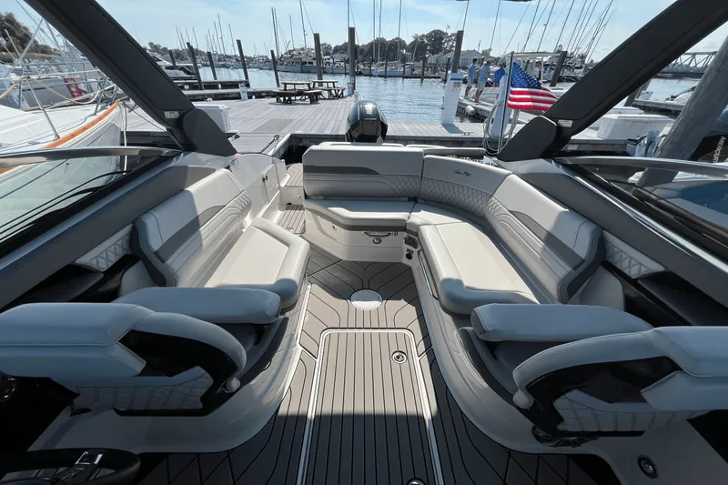 Slide: The Image of Sea Ray SLX 260 Outboard 2025 - 16