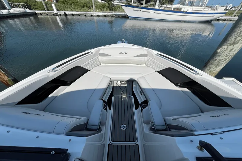 Slide: The Image of Sea Ray SLX 260 Outboard 2025 - 23