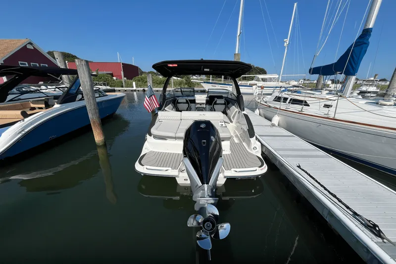 Slide: The Image of Sea Ray SLX 260 Outboard 2025 - 8