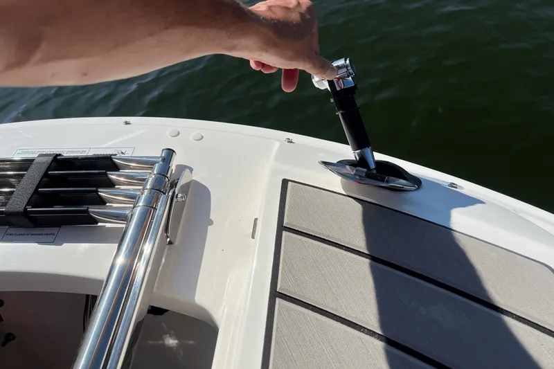 Slide: The Image of Sea Ray SDX 270 2025 - 22