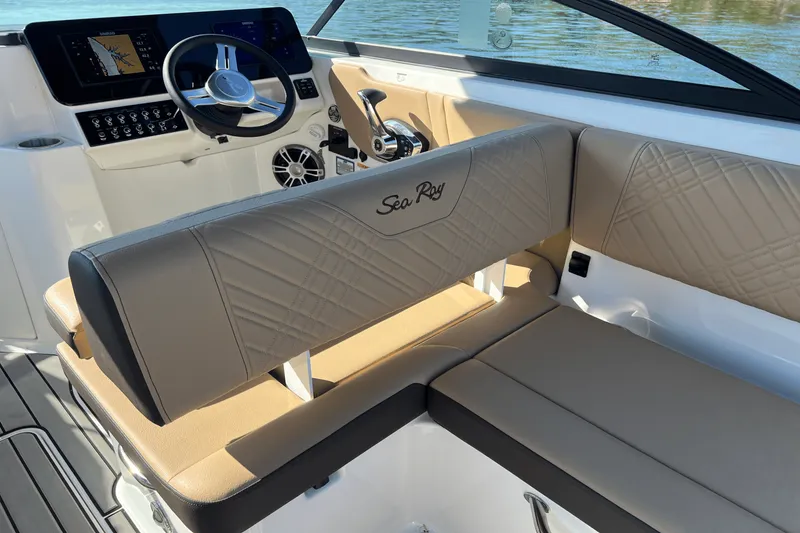 Slide: The Image of Sea Ray SDX 270 2025 - 7