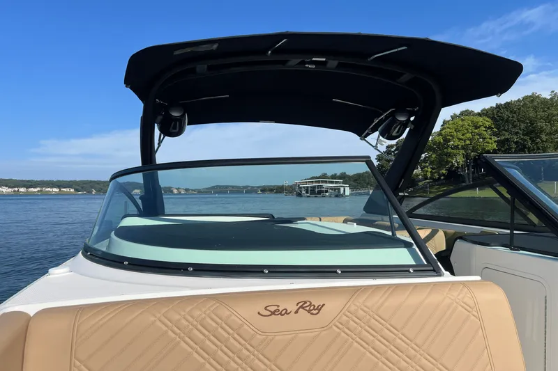 Slide: The Image of Sea Ray SDX 270 2025 - 23