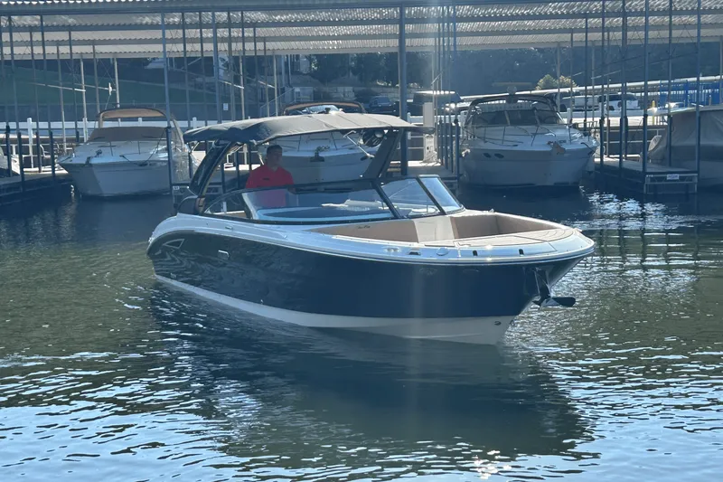 Slide: The Image of Sea Ray SDX 270 2025 - 3