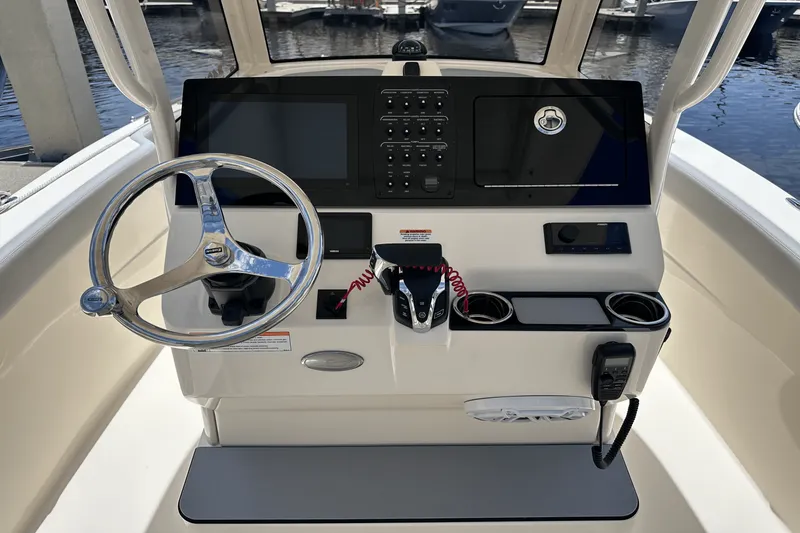 Slide: The Image of Scout 240 XSF 2026 - 15