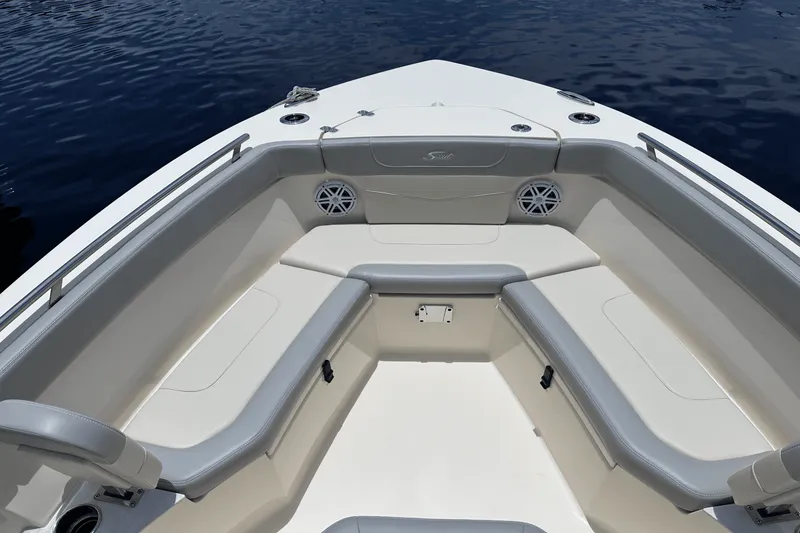 Slide: The Image of Scout 240 XSF 2026 - 9