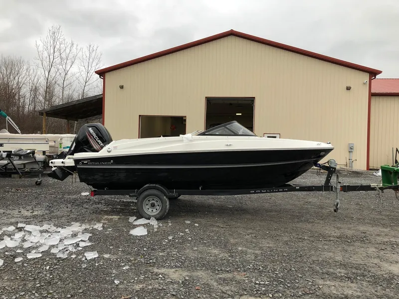 Slide: The Image of Bayliner 180 Bowrider 2018 - 9