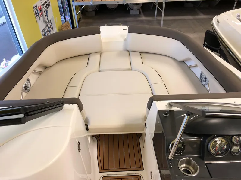 Slide: The Image of Bayliner 210 Deck Boat 2019 - 4