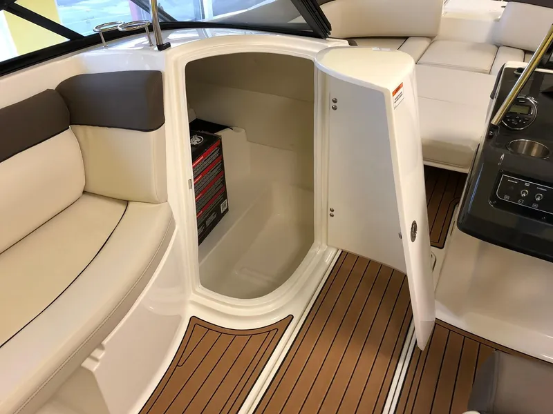 Slide: The Image of Bayliner 210 Deck Boat 2019 - 6