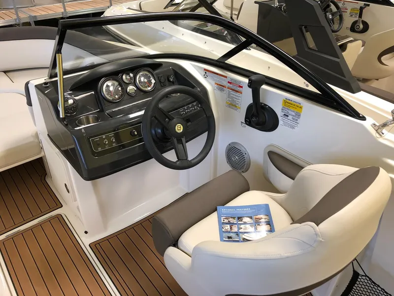 Slide: The Image of Bayliner 210 Deck Boat 2019 - 8