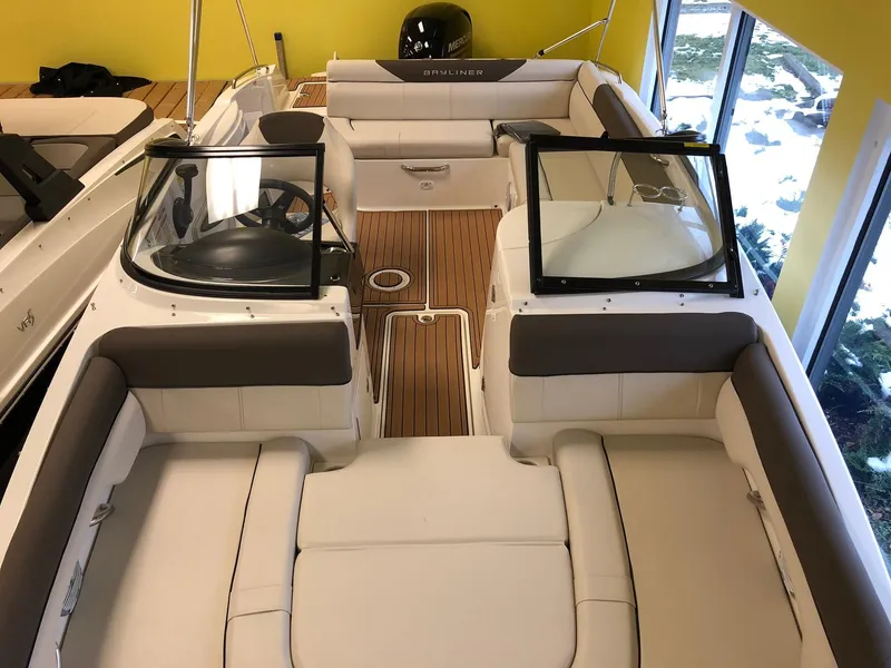 Slide: The Image of Bayliner 210 Deck Boat 2019 - 9