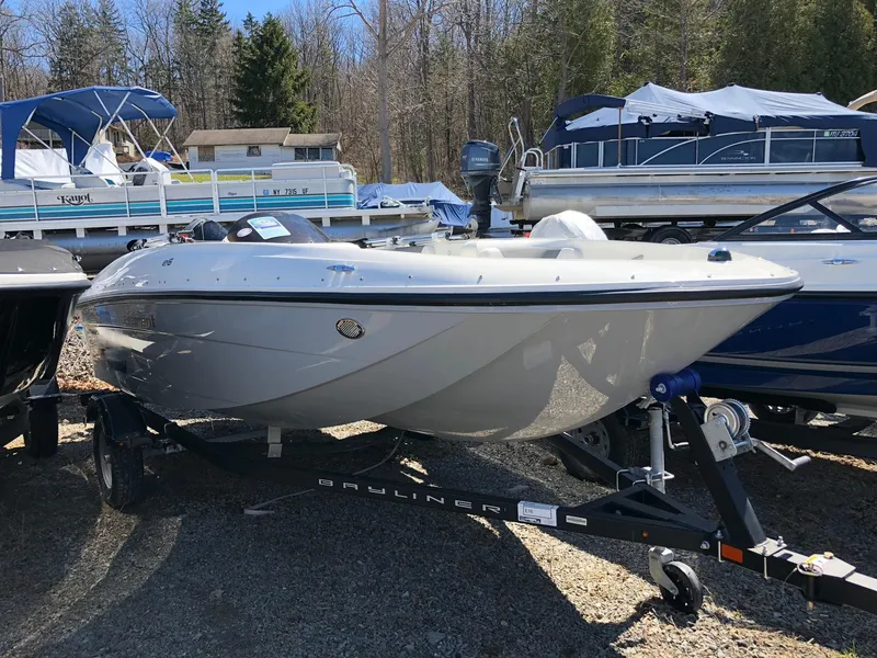 Slide: The Image of Bayliner E16 2018 - 1