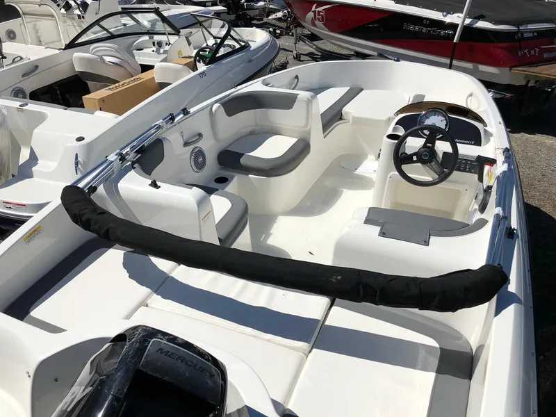 Slide: The Image of Bayliner E16 2018 - 2