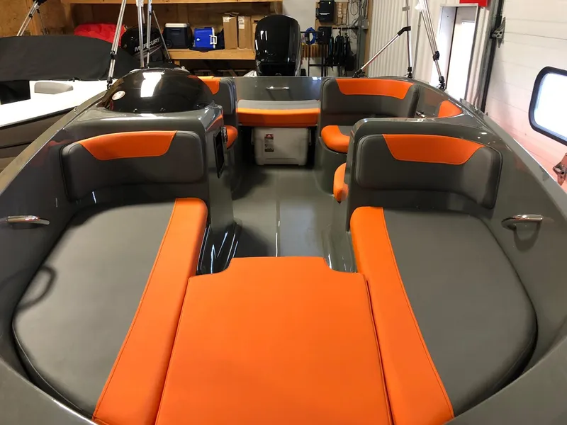 Slide: The Image of Bayliner E16 2019 - 2