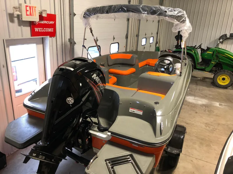 Slide: The Image of Bayliner E16 2019 - 3