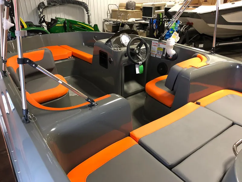 Slide: The Image of Bayliner E16 2019 - 4