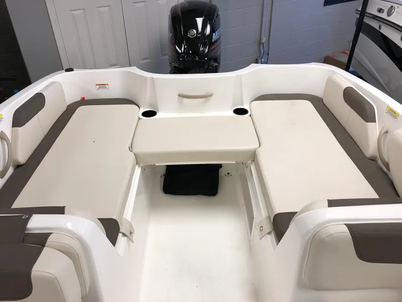 Slide: The Image of Bayliner E18 2019 - 3