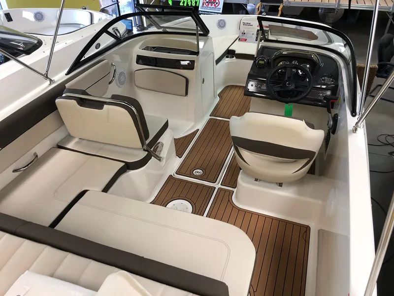 Slide: The Image of Bayliner VR 5 2019 - 3